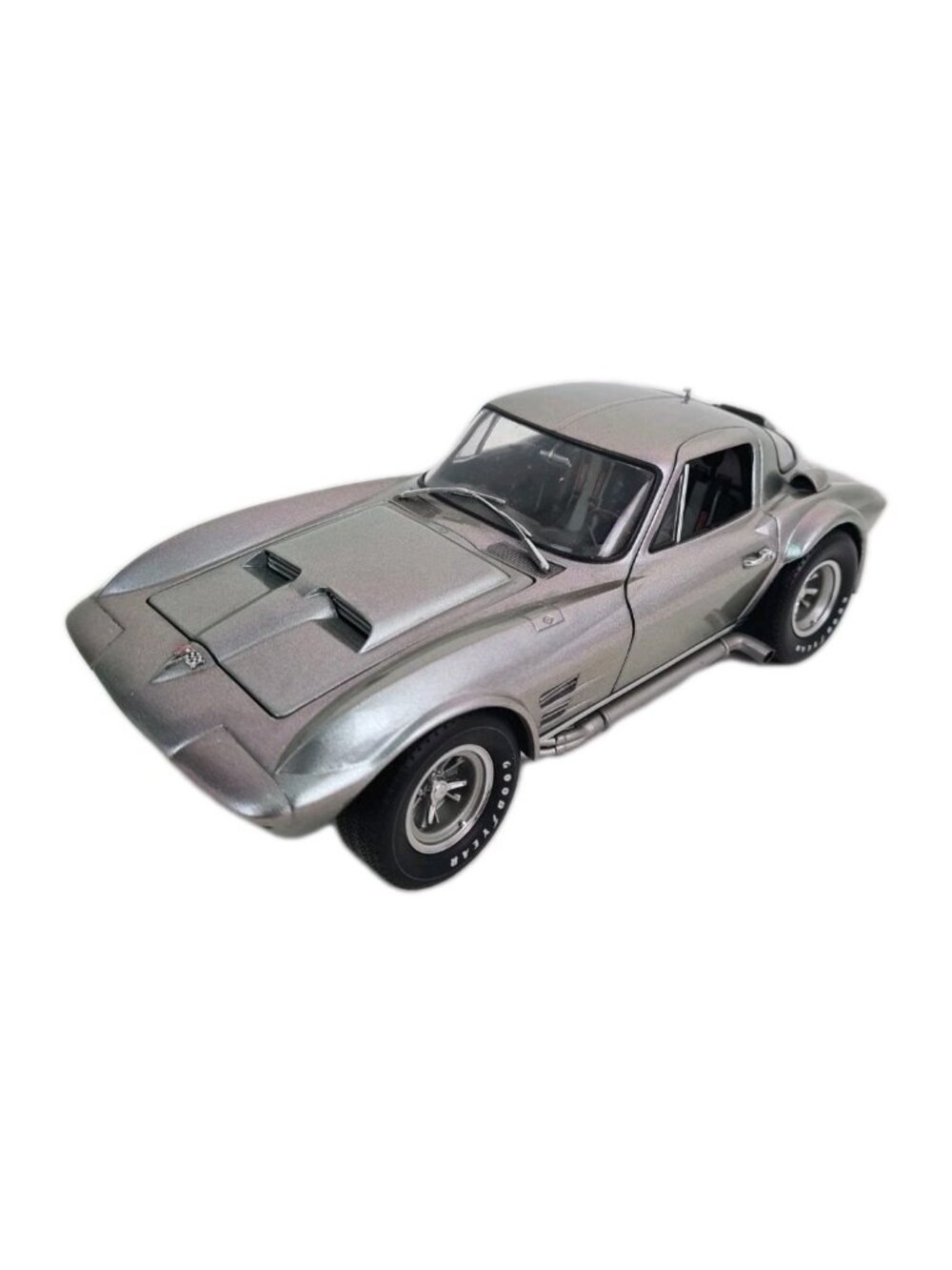 Exoto 1/18 Chevrolet Corvette Grand Sport Imola Ice Sandbox Die Cast Metal